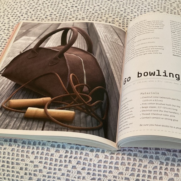 Chic Bags: 22 Handbags, Purses, Totes, and Accessories to Make - Picture 8 of 16